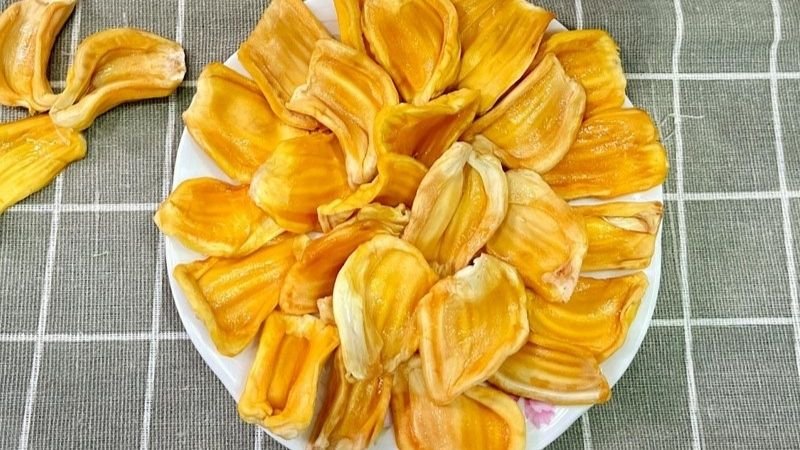 Mít sấy bằng lò nướng thơm ngon, giòn rụm.