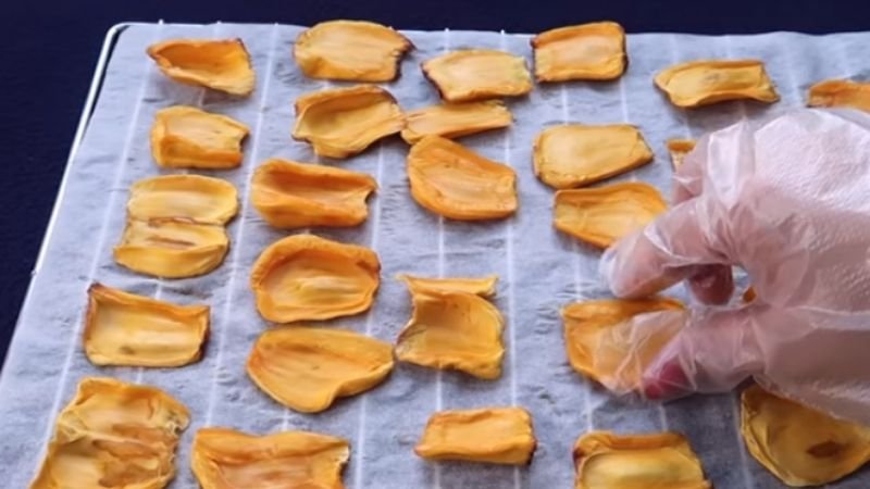 Sấy mít bằng lò vi sóng cực kỳ tiện lợi.