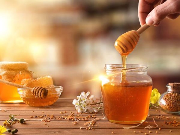 Cách làm môi mỏng bằng mật ong