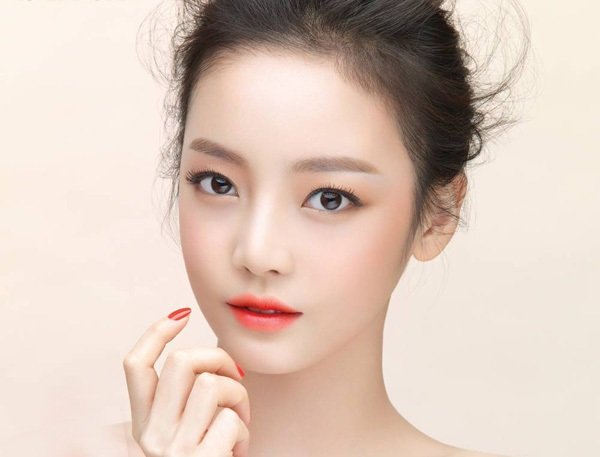 Cách đánh son làm môi mỏng tự nhiên