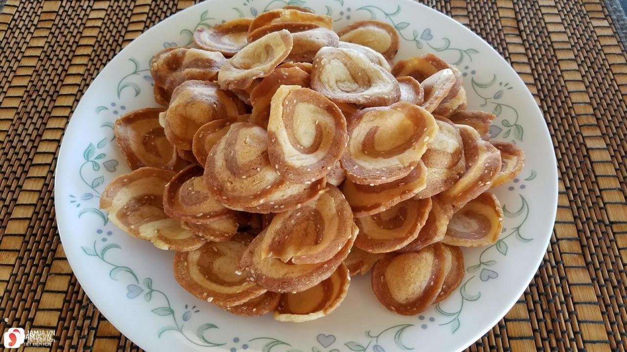 Cách làm món bánh tai heo từ bột mì 5