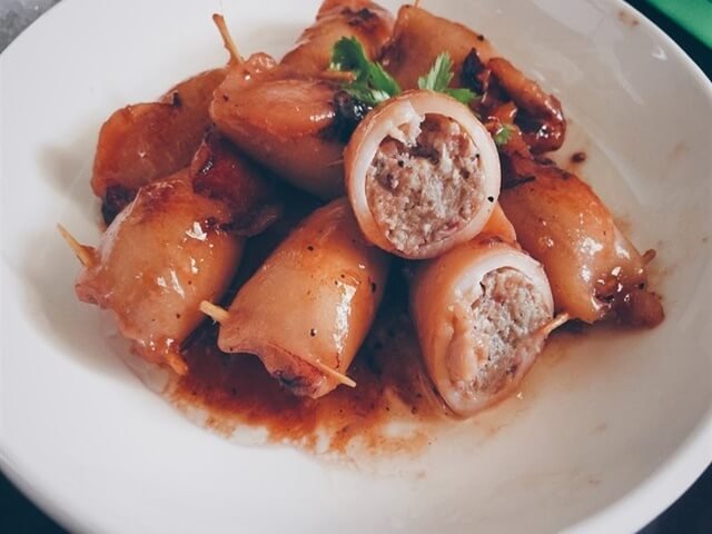 Hướng dẫn cách nấu món mực nhồi thịt kho tộ