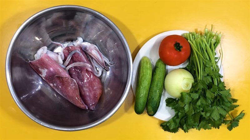 Nguyên liệu làm món mực xào thập cẩm