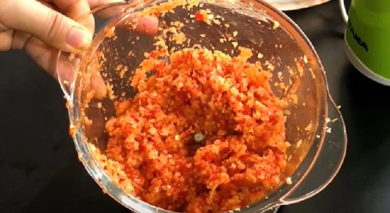 Xay nhuyễn hỗn hợp làm muối Tây Ninh