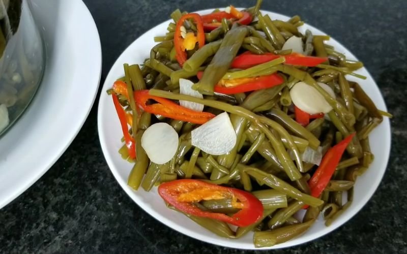 Thành phẩm rau muống muối chua