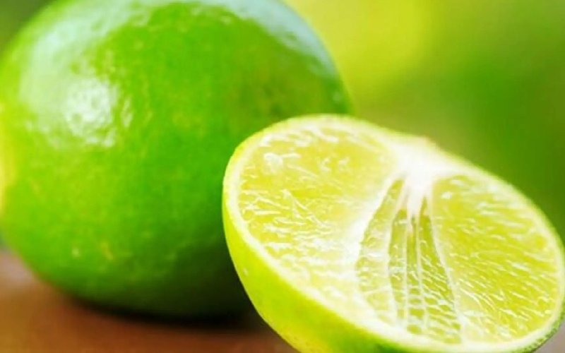 Cách làm sạch móng chân bằng chanh được rất nhiều người tin dùng