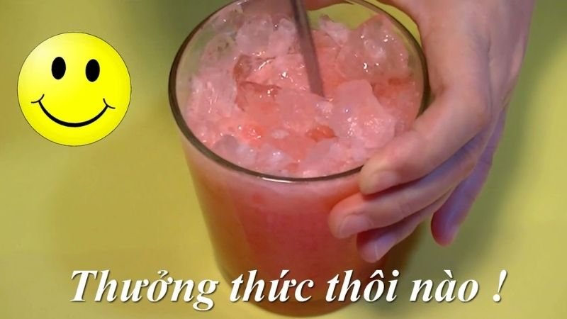 Ly siro sữa đá hấp dẫn Ly siro sữa đá hấp dẫn