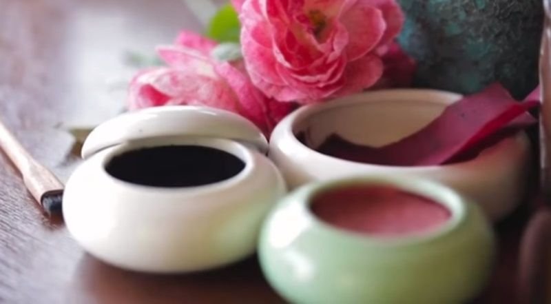 Những lưu ý khi làm son môi tại nhà từ hoa hồng