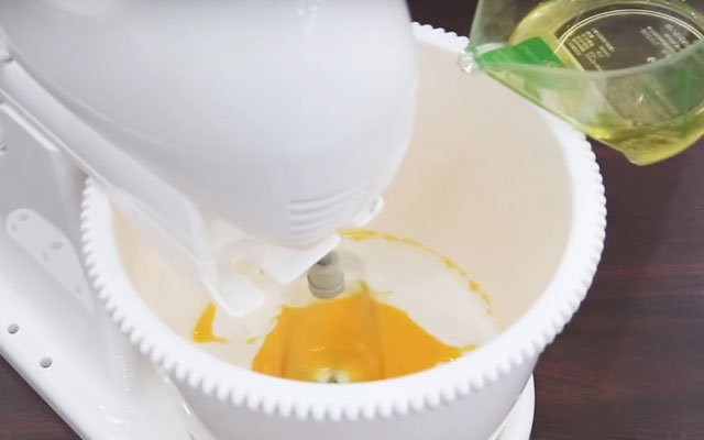 Bất bại với cách làm sốt dầu trứng cực ngon 