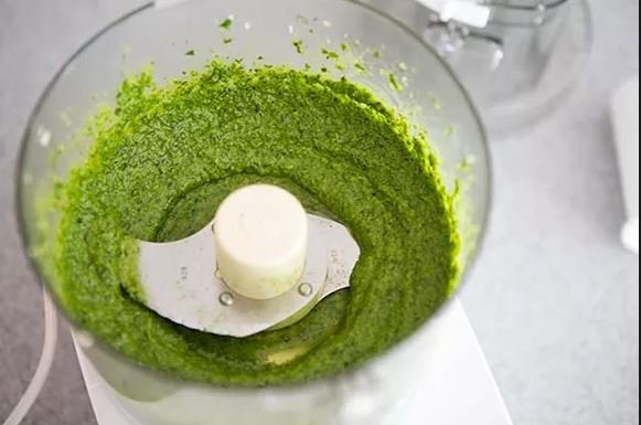 cach lam sot pesto 3