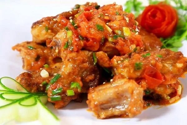 Cách làm sườn xào chua ngọt với cà chua