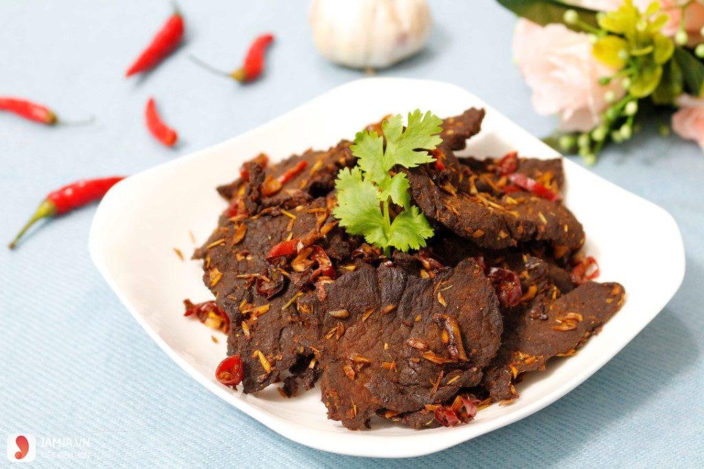 Cách làm thịt lợn giả bò khô đơn giản