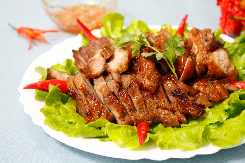 cach-lam-thit-xa-xiu-bang-noi-chien-khong-dau