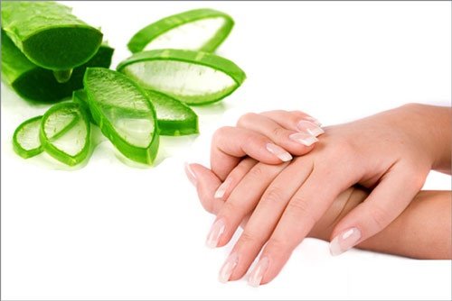 cách làm trắng da tay bằng nha đam