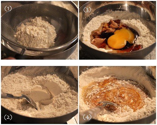 Trộn bột làm vỏ bánh Trung thu