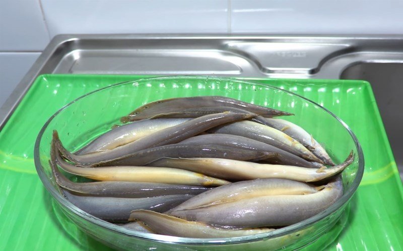 Sử dụng lá tre, lá chuối