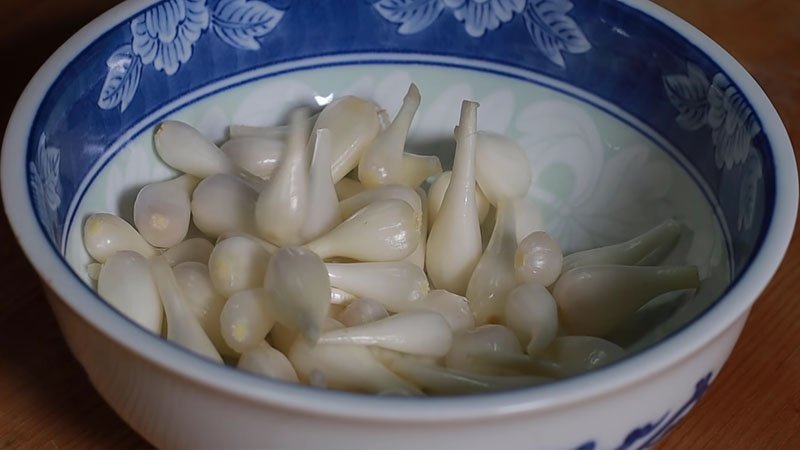 Cắt củ kiệu