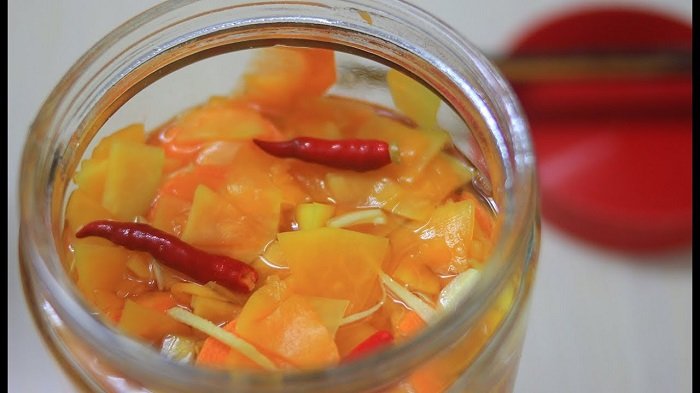 cách muối đu đủ ăn bún chả