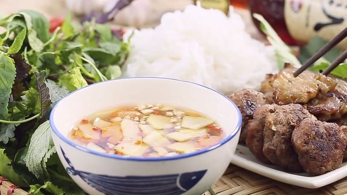 cách muối đu đủ ăn bún chả