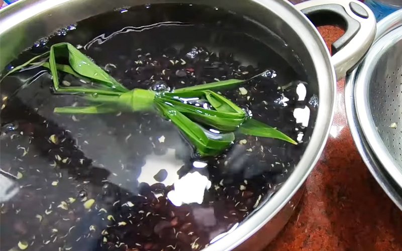 Nấu và xay đậu đen Nấu và xay đậu đen