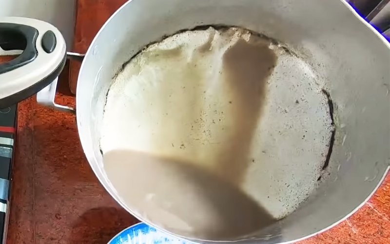 Nấu sữa đậu đen lá dứa Nấu sữa đậu đen lá dứa