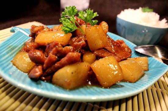 Cách nấu thịt heo kho củ cải trắng ngon thơm ngày tết 