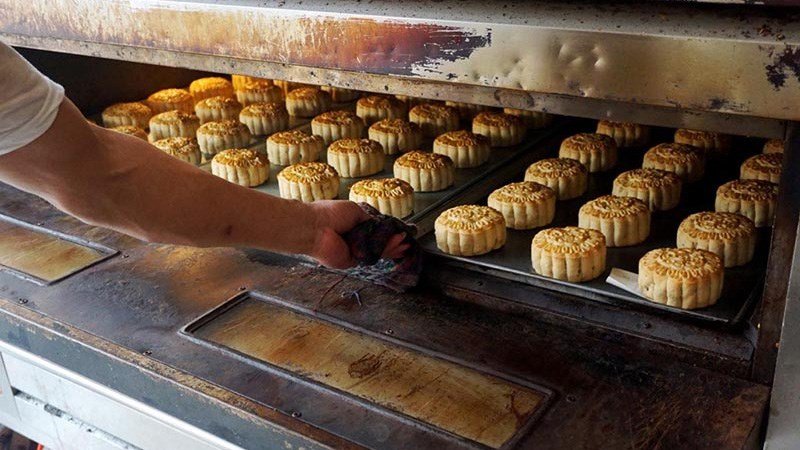Thời gian nướng bánh trung thu lần lượt như sau