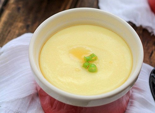 Trứng hấp mật ong sữa đặc vô cùng thơm ngon và bổ dưỡng cho vòng 1