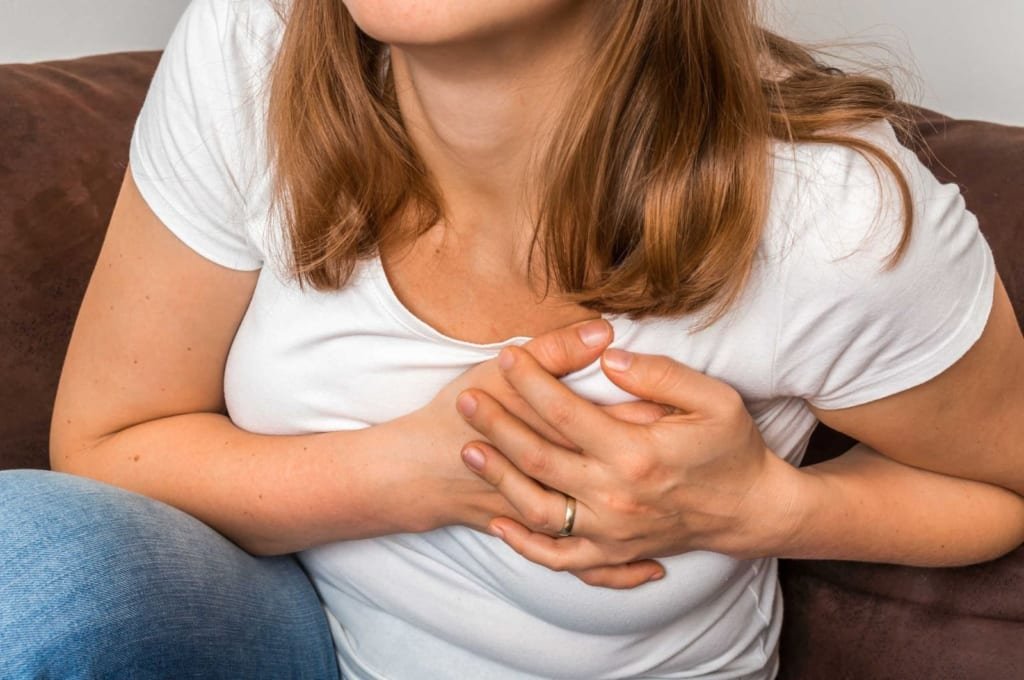 Cần đến gặp bác sĩ nếu tình trạng tắc tia sữa nổi hạch không giảm