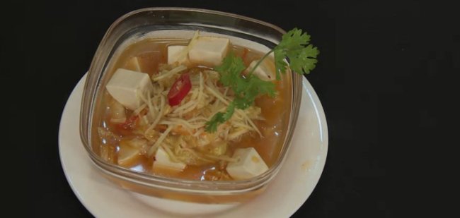 Nấu canh kim chi đậu phụ nấm kim châm đơn giản tại nhà