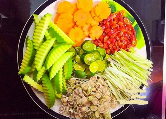 Cách làm chân gà ngâm sả tắc xoài 