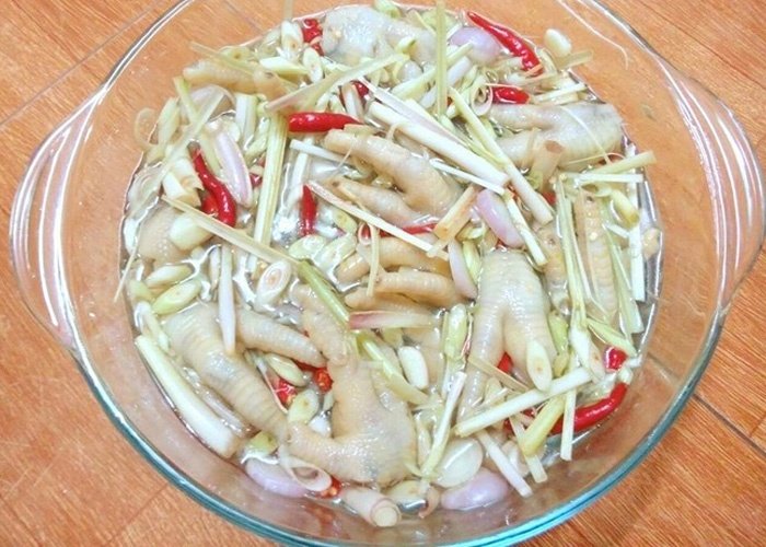 Cách làm chân gà ngâm sả tắc xoài 