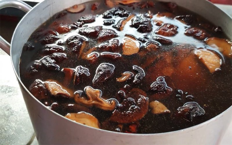 Hầm chân giò
