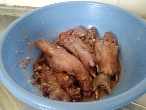Xào chuột sau khi sơ chế