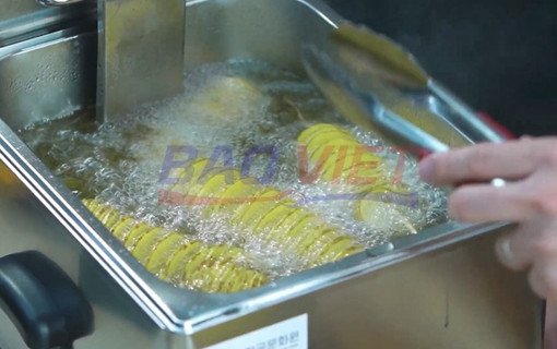 Chiên khoai tây lốc xoáy Chiên khoai tây lốc xoáy