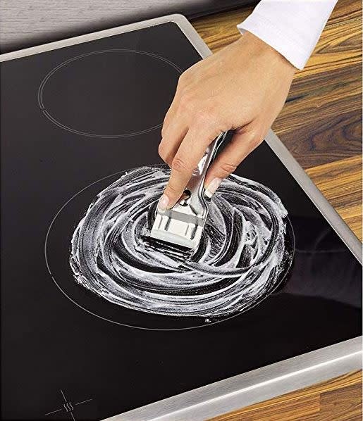 Chuẩn bị dụng cụ vệ sinh bếp từ đúng cách Chuẩn bị dụng cụ vệ sinh bếp từ đúng cách