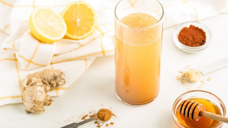Uống nước chanh mật ong giải độc cơ thể Uống nước chanh mật ong giải độc cơ thể