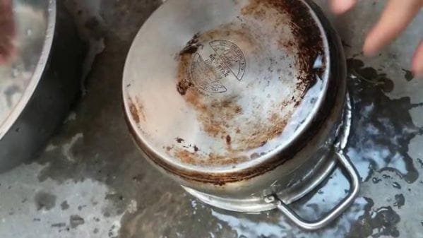 #6+ Cách Cọ Xoong Nồi Sáng Bóng Đơn Giản Và Hiệu Quả 2 cọ xoong nồi