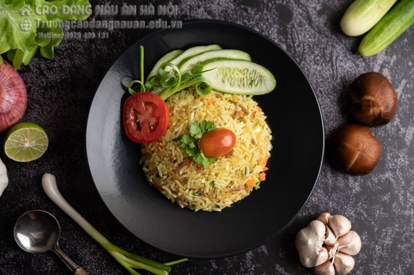 Cách Làm Cơm Chiên Tỏi Trứng Siêu Thơm Ngon