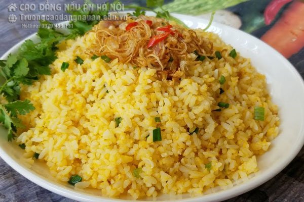 Nguyên Liệu Cần Chuẩn Bị Để Làm Cơm Chiên Tỏi Trứng