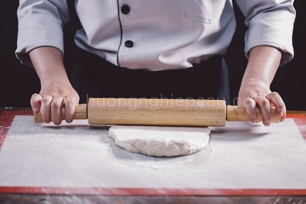 công đoạn làm bột bánh