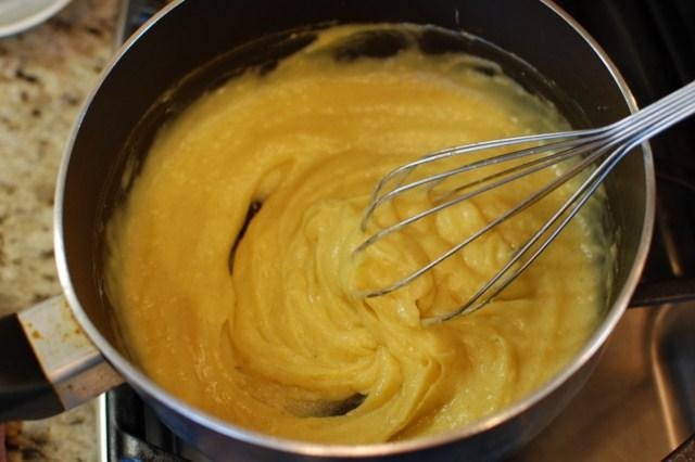 custard lam banh mi nhan trung sua