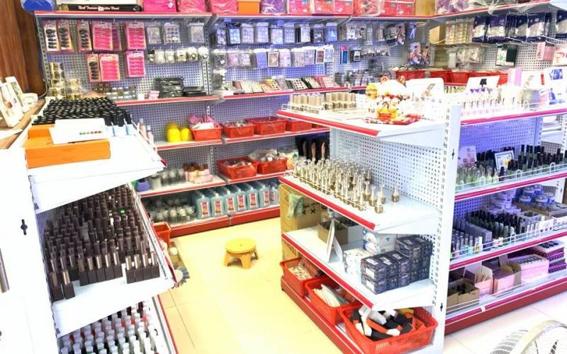 Những cửa hàng chuyên phụ kiện ngành nail sẽ cung cấp đầy đủ những dụng cụ và nguyên phụ liệu cần thiết cho bạn