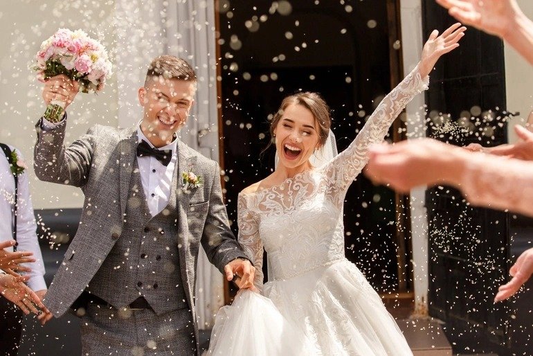 Khóc ròng vì được mời đám cưới là có thật! Nhiều người Mỹ 