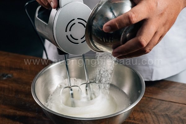 đánh bông lòng trắng trứng