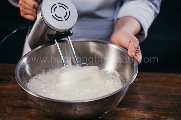 đánh bông lòng trắng trứng 