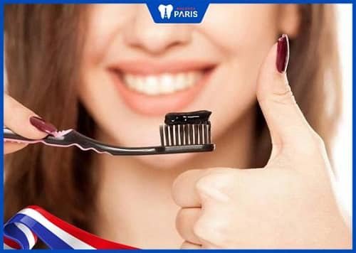 cách làm răng ố vàng trở nên trắng sáng Cách chữa răng ố vàng thành trắng với Than Hoạt tính