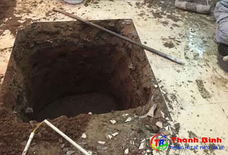Đào hố xây bể phốt 2 ngăn
