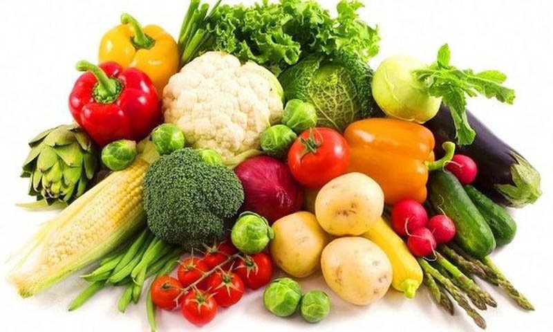 Bạn nên bổ sung thêm một số loại rau, củ. Những loại rau củ như cà rốt, dâu tây, khoai lang sẽ giúp giảm đau và lành vết thương cực tốt… Để đa dạng thực đơn và không đỡ ngấy thì bạn có thể chế biến thành rau củ thành các loại sinh tố hay nước ép để dễ tiêu hóa.