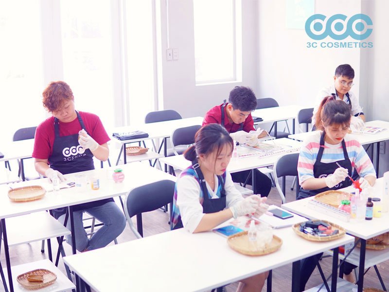 LỚP HỌC LÀM MỸ PHẨM NÂNG CAO